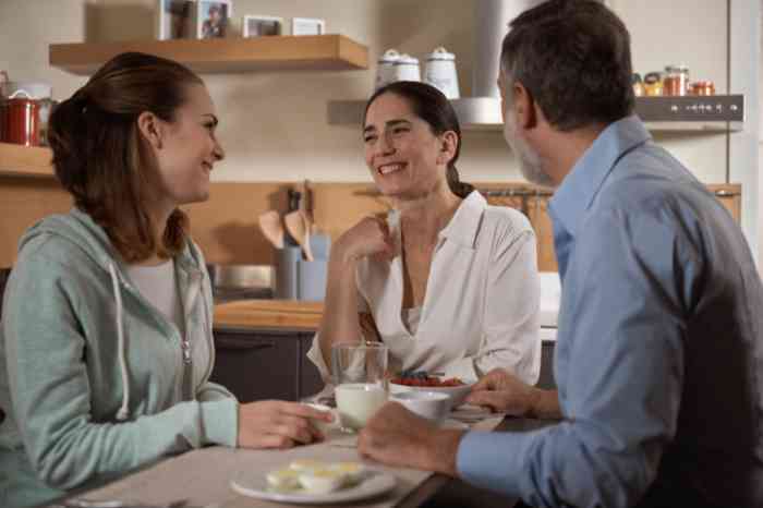 family having breakfast.
