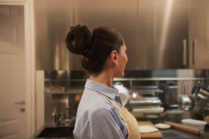 Woman in profile with hearing aids in the kitchen.