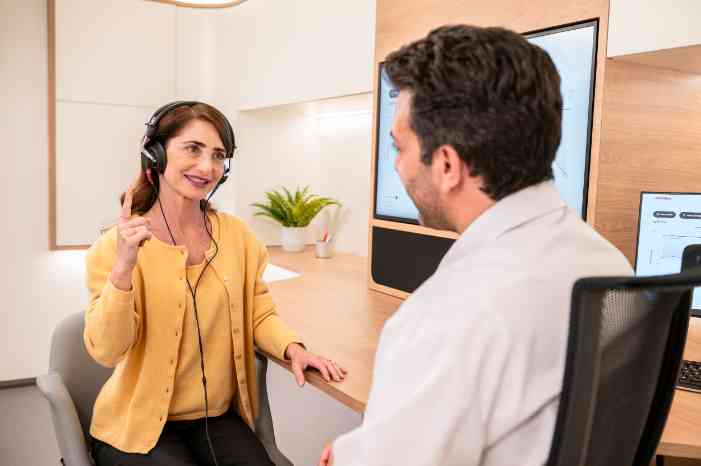 Femme passe un test d'audition