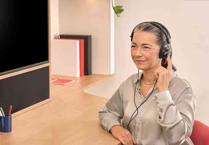 femme passant un test auditif.