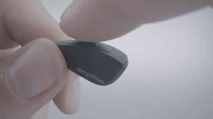 turning hearing aids on and off