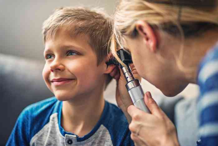 An hearing care professional visiting a kid