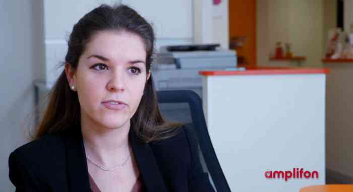 Audioprothésiste Amplifon explique les différents type d'appareils présents sur le marché